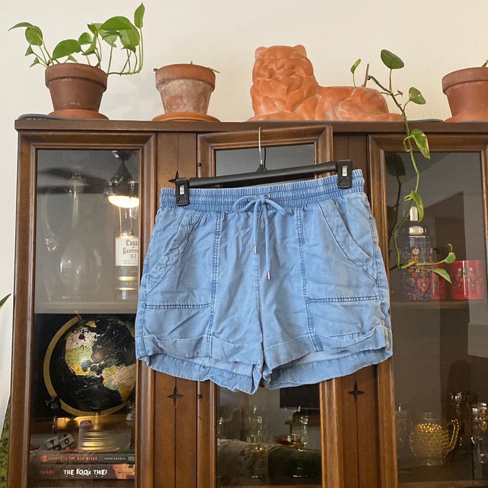 Universal Thread shorts